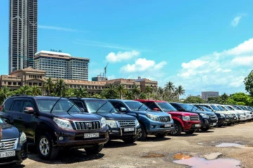 ලැම්බෝගිනි ඇතුළු සුඛෝපභෝගී රථ රැසක් ලංකාවේ හිර වේ