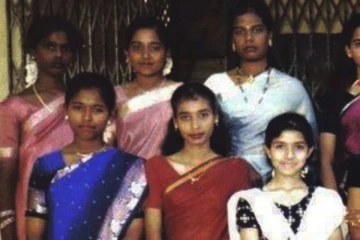 இந்த புகைப்படத்தில் இருக்கும் முன்னணி நடிகை யார் தெரியுமா.. யாருனு தெரிஞ்சா ஷாக் ஆகிடுவீங்க