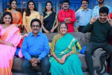 படு கொண்டாட்டத்தில் சன் தொலைக்காட்சியின் ரோஜா சீரியல் குழுவினர்- மகிழ்ச்சியில் தொடர் ரசிகர்கள்