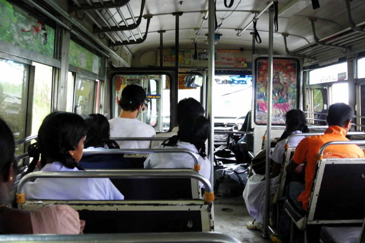 மட்டக்களப்பு - அம்பாறைக்கு தனியாக பிரயாணிப்பவர்களுக்கு முக்கிய அறிவுறுத்தல் | Robberies Of Passengers Travelling On Buses