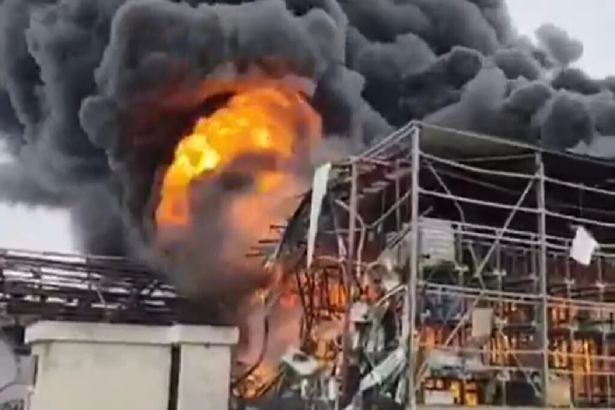 இஸ்ரேலிய இரசாயனத் தொழிற்சாலையை பதம் பாரத்த ஈரானிய ஏவுகணை : மக்களுக்கு வெளியான அவசர அறிவிப்பு | Israeli Chemical Factory Attacked Iranian Missile இஸ்ரேலிய இரசாயனத் தொழிற்சாலையை பதம் பாரத்த ஈரானிய ஏவுகணை : மக்களுக்கு வெளியான அவசர அறிவிப்பு | Israeli Chemical Factory Attacked Iranian Missile