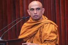 நாடாளுமன்ற உறுப்பினராக பதவியேற்கும் அத்துரலியே ரதன தேரர்