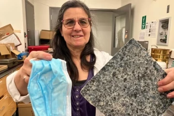 வீசி எறியப்படும் முகக் கவசங்களைக் கொண்டு கனேடிய பொறியியலாளரின் கண்டு பிடிப்பு