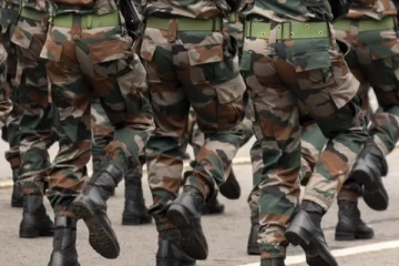 சட்டப்பூர்வமாக ராஜினாமா செய்யாத முப்படை பலர் வீரர்கள் கைது