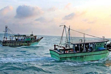 அத்துமீறி கடற்தொழிலில் ஈடுபட்ட தமிழக கடற்தொழிலாளர்கள் மூவர் கைது