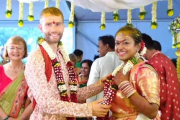 இந்தியா பொண்ணு, பிரித்தானிய பையன்., இந்து பாரம்பரியத்தில் மூன்று முடிச்சுடன் இணைந்த காதல் ஜோடி