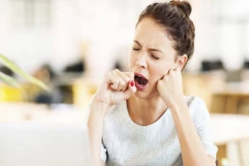 கொட்டாவி விடுகையில் கண்களில் நீர் கசிவது எதனால் தெரியுமா?