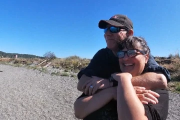 கனடாவில் 40 ஆண்டுகளில் பின்னர் இணைந்த காதல் ஜோடி