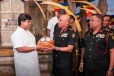 වසර ගණනාවක උතුම් සම්ප්‍රදාය සුරකිමින් - මහනුවර ඇසළ පෙරහැරට අවශ්‍ය කොප්පරා සියල්ල යුද හමුදාවෙන් පූජා කරයි