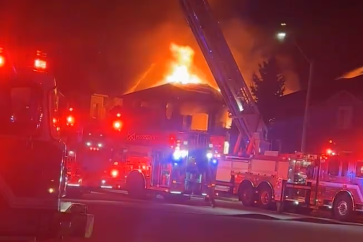 கனடாவில் இடம்பெற்ற தீ விபத்தில் ஓருவர் பலி | No Injuries After Fire Tears Through Home