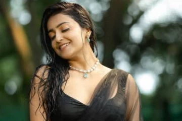 டிரான்ஸ்பரண்ட் சேலையில் டி பிளாக் பட நடிகை அவந்திகா மிஸ்ரா..புகைப்படங்கள் இதோ..