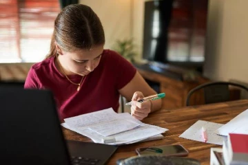 பாடசாலை மாணவர்களுக்காக சீனாவில் நிறைவேற்றப்பட்டுள்ள புதிய சட்டம்