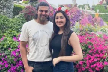 முதல்முறையாக நீச்சல்குள புகைப்படத்தை வெளியிட்டுள்ள நடிகை சயீஷா- யாருடையது பாருங்க