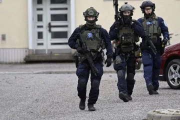 பின்லாந்தில் விபரீதம்: பாடசாலை மாணவர்கள் மீது துப்பாக்கிச் சூடு நடத்திய சிறுவன்