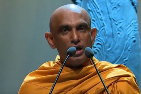 பிடியாணை உத்தரவு; அத்துரலியே ரத்தன தேரர் நீதிமன்றில் ஆஜர்; 12 ஆம் திகதி வரை விளக்கமறியல் | Venerable Athuraliye Rathana Thero Appears Court