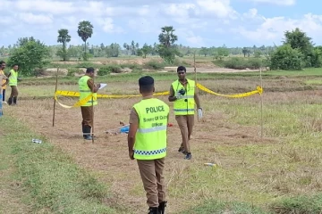 மாணிக்கக் கல் அகழ்வின் போது தகராறு ; வயலுக்குள் கொல்லப்பட்டு கிடந்த குடும்பஸ்தர்