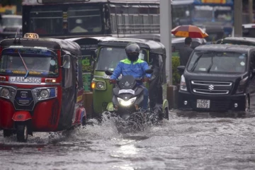 வெள்ளத்தில் மூழ்கிய காலி – மாத்தறை பிரதான வீதி