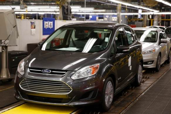 1.5 மில்லியன் வாகனங்களை திரும்ப பெறும் Ford: பிண்ணனியில் உள்ள பாதுகாப்பு காரணம் | Ford Recalls 1 5 Million Vehicles For Camera Issue
