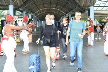 332 பயணிகளுடன் இலங்கை வந்த ரஷ்ய விமானம்!