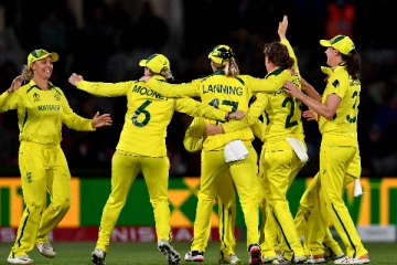 இங்கிலாந்தை சுருட்டி 7வது முறையாக உலக கோப்பையை வென்று வரலாறு படைத்தது அவுஸ்திரேலியா!