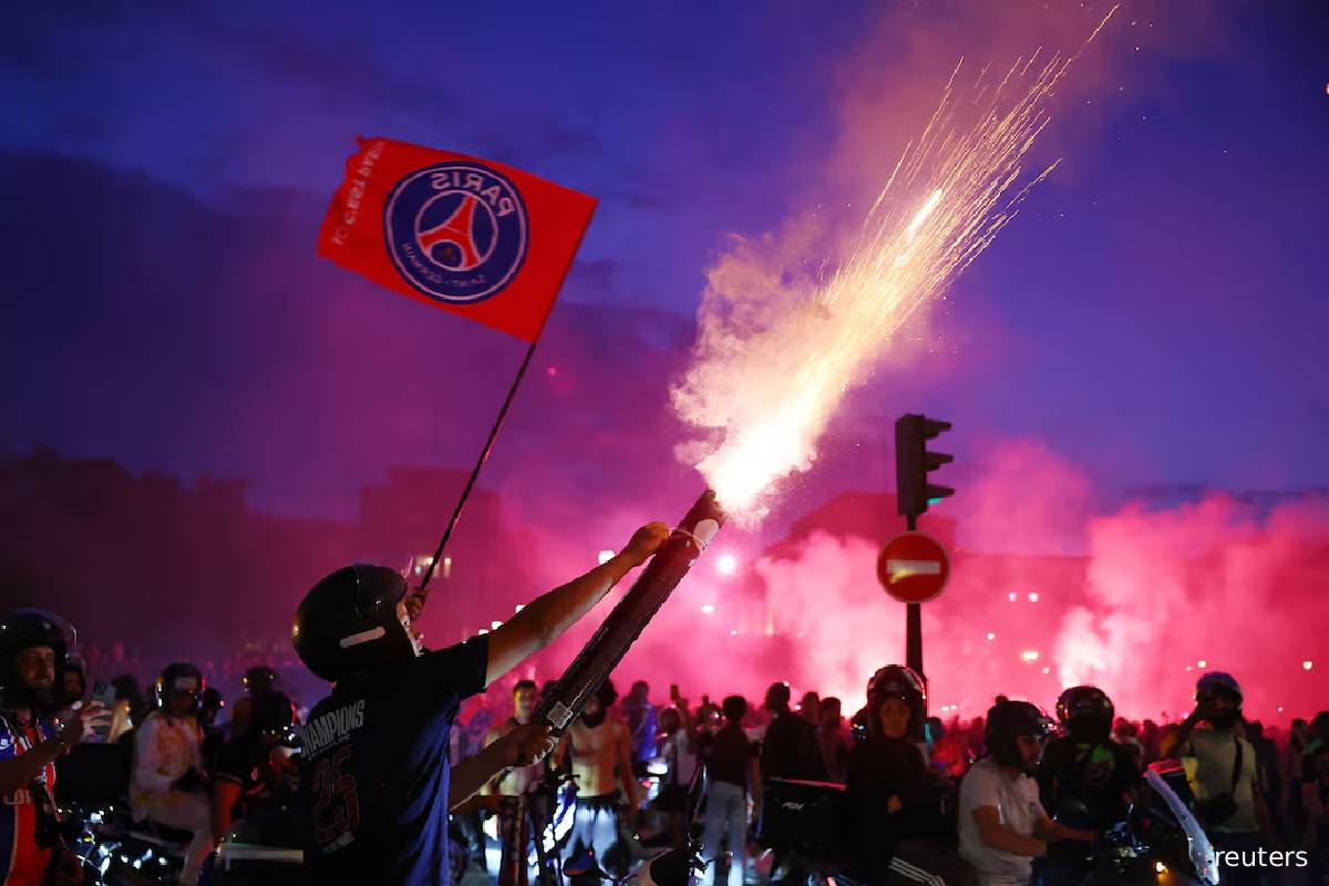 PSG வெற்றியால் எல்லை மீறிய கொண்டாட்டங்கள்... பிரான்சில் நூற்றுக்கணக்கானோர் கைது | Wild Champions League Celebrations PSG வெற்றியால் எல்லை மீறிய கொண்டாட்டங்கள்... பிரான்சில் நூற்றுக்கணக்கானோர் கைது | Wild Champions League Celebrations