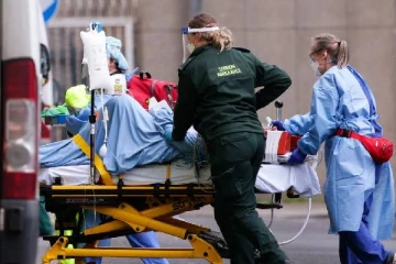 முதல்முறையாக மருத்துவமனையில் ஓமிக்ரான் நோயாளிகள்... லண்டனில் மூன்றில் ஒருவருக்கு பாதிப்பு