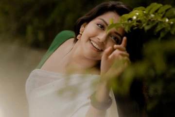 மஹிமா நம்பியார் சேலையில் அழகிய புகைப்படங்கள்