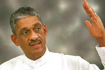 துப்பாக்கியை வைத்து மிரட்டுகின்றமை கோழைத்தனமான செயற்பாடு - சரத் பொன்சேகா