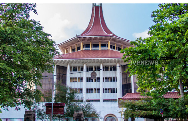 நாட்டைவிட்டு  நாங்கள் வெளியேறமாட்டோம்! | We Will Not Leave The Country Mahinda Basil