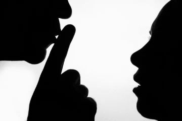 நண்பர்களுடன் உறவு வைக்க சொல்லி கணவர் டார்ச்சர் - அலறிய மனைவி..!