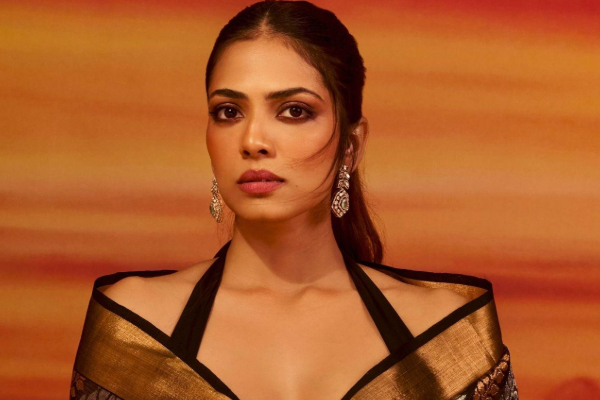 பிரபல நடிகர் செய்த செயல்.. உறைந்து போய் நின்ற மாளவிகா மோகனன்.. | Malavika Mohanan About Shah Rukh Khan பிரபல நடிகர் செய்த செயல்.. உறைந்து போய் நின்ற மாளவிகா மோகனன்.. | Malavika Mohanan About Shah Rukh Khan