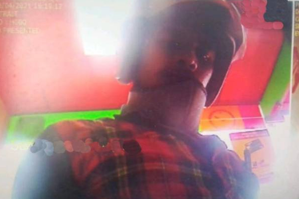 இவர்களை தெரியுமா? பொதுமக்களின் உதவியை நாடியுள்ள யாழ்.பொலிஸார்! புகைப்படங்கள் | Do You Know Them Jaffna Police Seek Public Help