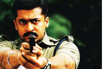 காக்க காக்க படத்தில் முதன் முதலில் நடிக்கவிருந்தது சூர்யா இல்லையாம்.. இந்த மூன்று முன்னணி நடிகர்கள் தானாம்