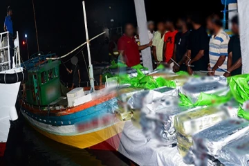 இலங்கை தென்கடலில் சிக்கிய 370 கோடி பெறுமதியான போதைப்பொருட்கள்