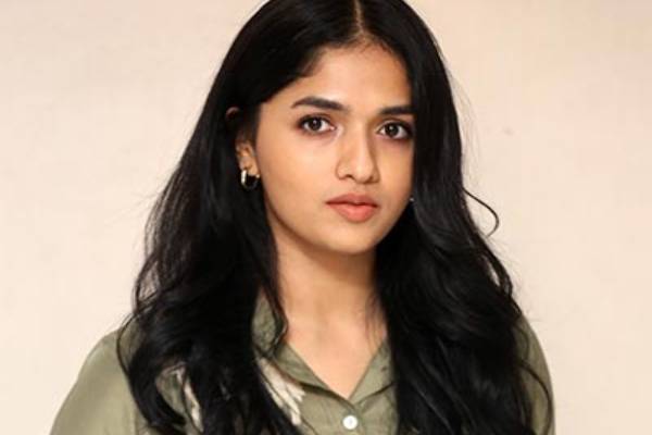 இரவு நேரத்தில் அந்த மாறி கெட்ட பழக்கத்தை விட நினைக்கிறேன், ஆனால் விட முடியல.. நடிகை சுனைனா ஓபன் அப் | Sunaina Have Bad Habits In Night Time