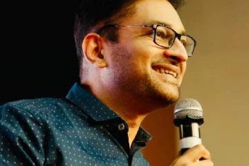 மூத்த அதிகாரியை விமர்சித்ததால் இடைநீக்கம் செய்யப்பட்ட ஐஏஎஸ் அதிகாரி.., யார் இவர்?