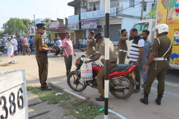 மனைவியை தொந்தரவு செய்த கணவருக்கு நடுவீதியில் நேர்ந்த சம்பவம் | Brothers Cut And Injured The Sister Husband