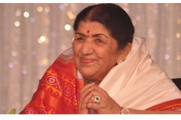 ICUவில் பிரபல பாடகி: கொரோனா தொற்றும் உறுதியானதால் ரசிகர்கள் அதிர்ச்சி