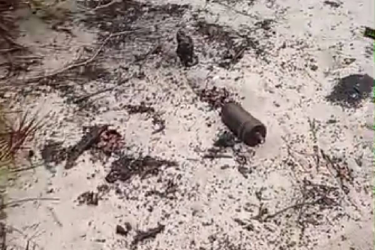 செம்பியன்பற்று பகுதியில் வெடிக்காத நிலையில் குண்டு மீட்பு! | Unexploded Bomb Recovered In The Sembiyanpatru செம்பியன்பற்று பகுதியில் வெடிக்காத நிலையில் குண்டு மீட்பு! | Unexploded Bomb Recovered In The Sembiyanpatru