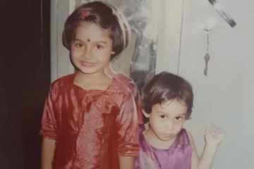 இந்த புகைப்படத்தில் இருக்கும் பிரபலம் யார் தெரியுமா? -இவங்களா இது!