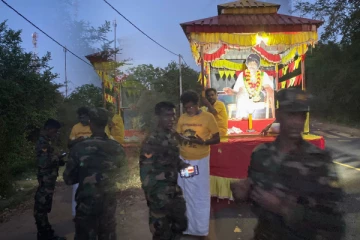 திலீபனின் நினைவு ஊர்தியை மறித்து படையினர் அடாவடி - நினைவேந்தல் பயணத்துக்கு அச்சுறுத்தல்