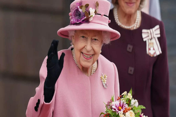 எனக்கு முதியவருக்கான விருதா? பிரித்தானிய மகாராணி காட்டம்! | Do I Have An Award For Seniors British Empress