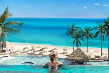 தேனிலவுக்குச் சென்ற புதுமணத் தம்பதியர்... நீச்சல் குளத்தில் நேர்ந்த பயங்கர விபத்து