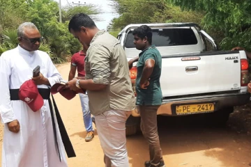 மன்னாரில் காற்றாலை அமைக்க காணி சுவீகரிப்பு: மக்கள் எதிர்ப்பு (Photos)