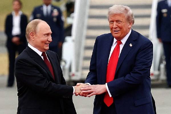 ஐரோப்பியத் தலைவர்களை மொத்தமாக சாடிய புடின்... போர் பயத்தில் உளறுவதாக கடும் விமர்சனம் | Putin Slams European Leaders For ஐரோப்பியத் தலைவர்களை மொத்தமாக சாடிய புடின்... போர் பயத்தில் உளறுவதாக கடும் விமர்சனம் | Putin Slams European Leaders For