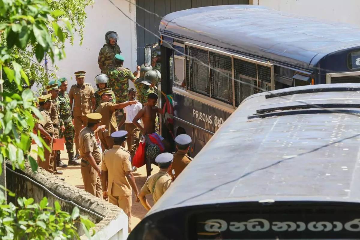 13 பேர் கொண்ட கும்பலின் ரகசியம் திட்டம் அம்பலம் - சிறைக் கைதிகளால் உடைக்கப்பட்ட சூத்திரதாரியின் முதுகெலும்பு | Reason For The Clash At Negombo Prison 13 பேர் கொண்ட கும்பலின் ரகசியம் திட்டம் அம்பலம் - சிறைக் கைதிகளால் உடைக்கப்பட்ட சூத்திரதாரியின் முதுகெலும்பு | Reason For The Clash At Negombo Prison