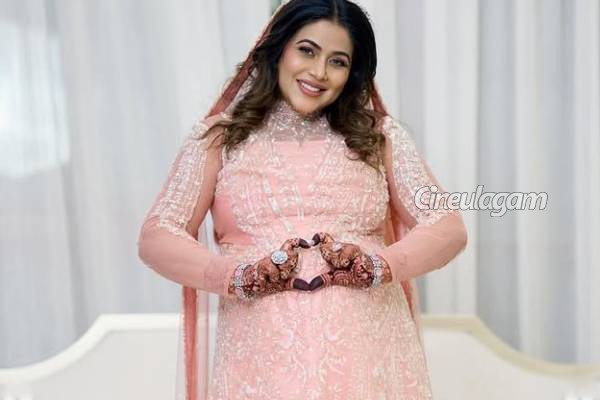 2வது முறையாக கர்ப்பமாக இருக்கும் நடிகை பூர்ணா... அவரே வெளியிட்ட போட்டோஸ் | Actress Poorna Second Pregnancy Photoshoot