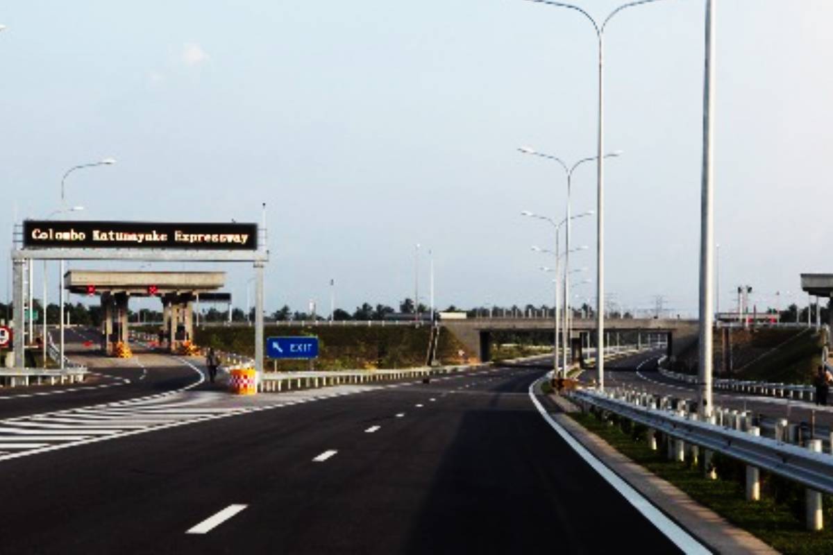 கட்டுநாயக்க அதிவேக நெடுஞ்சாலையில் தொடர் திருட்டு...! | Massive Cable Theft On Katunayake Expressway கட்டுநாயக்க அதிவேக நெடுஞ்சாலையில் தொடர் திருட்டு...! | Massive Cable Theft On Katunayake Expressway