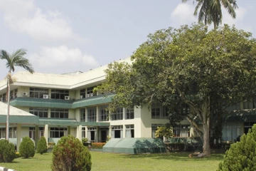 பொது மக்களுக்கு உயர்கல்வியை வழங்க ஒரு இராணுவ நிறுவனம் பொருத்தமாக இருக்காது என ஆலோசனை