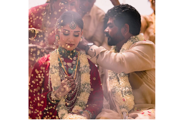 காதலர் விக்கிக்கு நயன்தாரா எத்தனை கோடிக்கு பரிசளித்தார் தெரியுமா? வாயடைத்துப் போன திரையுலகம் | Nayan Gift Vignesh 20 Crore In Tamil